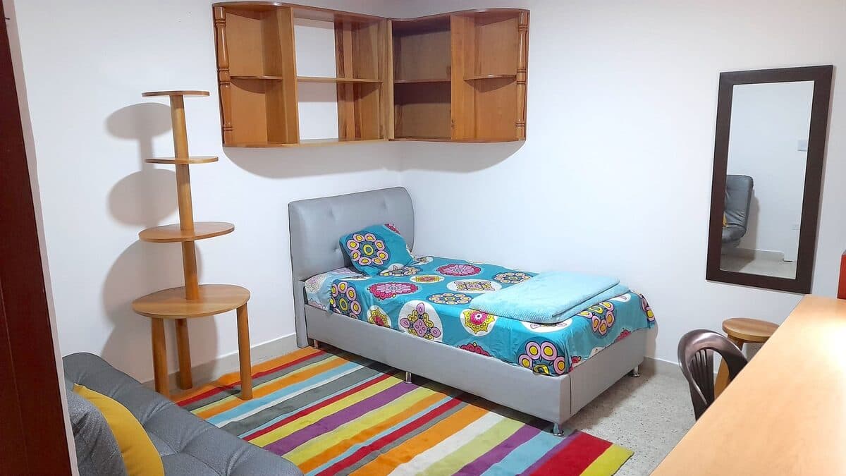 Stay and study en SAVEVA Hostal